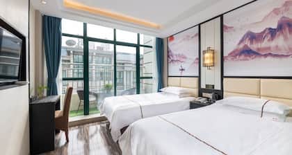 Yiwu Luck Bear Hotel