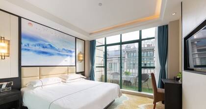 Yiwu Luck Bear Hotel