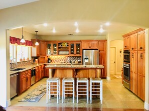 Fridge, microwave, oven, stovetop - Central Coast Casa II (Atascadero)