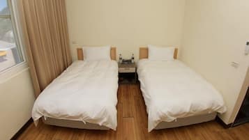 Cortinas blackout, wifi gratis y ropa de cama