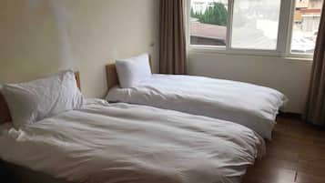 Blackout drapes, free WiFi, bed sheets