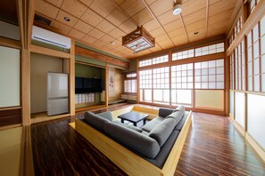 Private Vacation Home | Living room | Flat-screen TV - Comfort Self hotel E-TIME (Osaka)