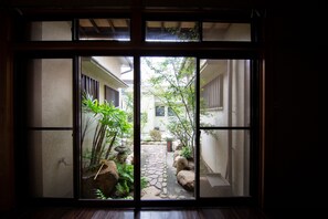 Courtyard - Comfort Self hotel E-TIME (Osaka)