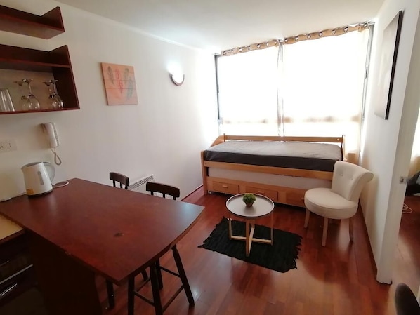 1 habitación, tabla de planchar con plancha, wifi y ropa de cama 