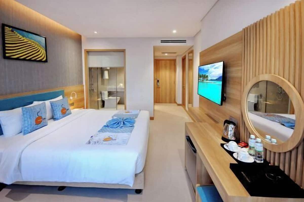 Minibar, in-room safe, desk, blackout drapes