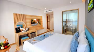 Senior Double Room | Minibar, in-room safe, desk, blackout drapes