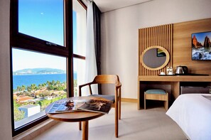 Senior Twin Room, Sea View | Minibar, in-room safe, desk, blackout drapes - Sunkiss Hotel (Nha Trang)
