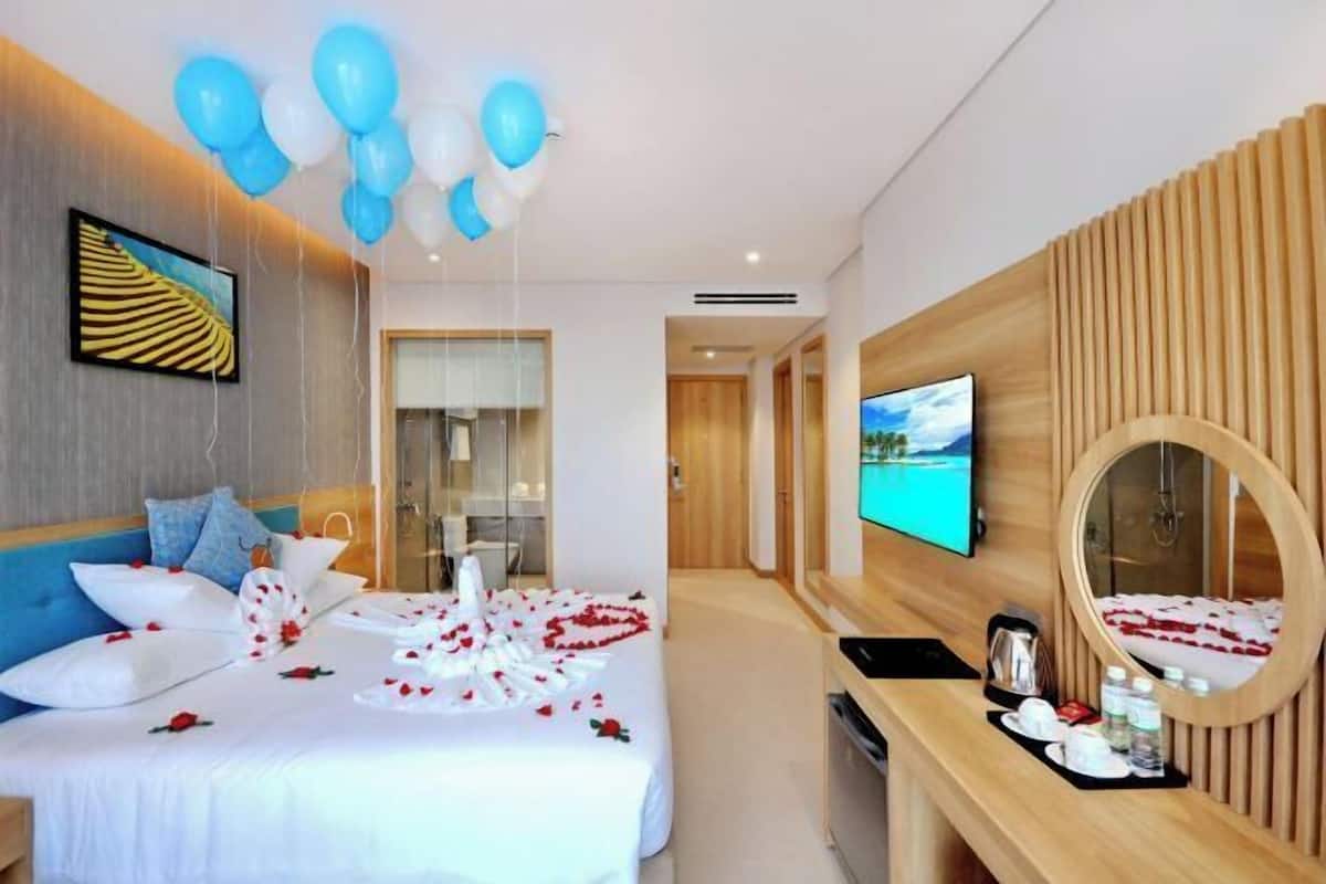 Minibar, in-room safe, desk, blackout curtains