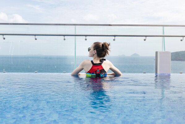 Kolam renang outdoor