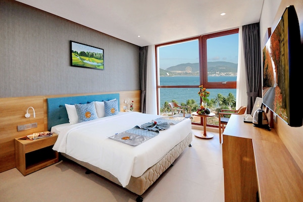 Senior Double Room | Minibar, in-room safe, desk, blackout drapes