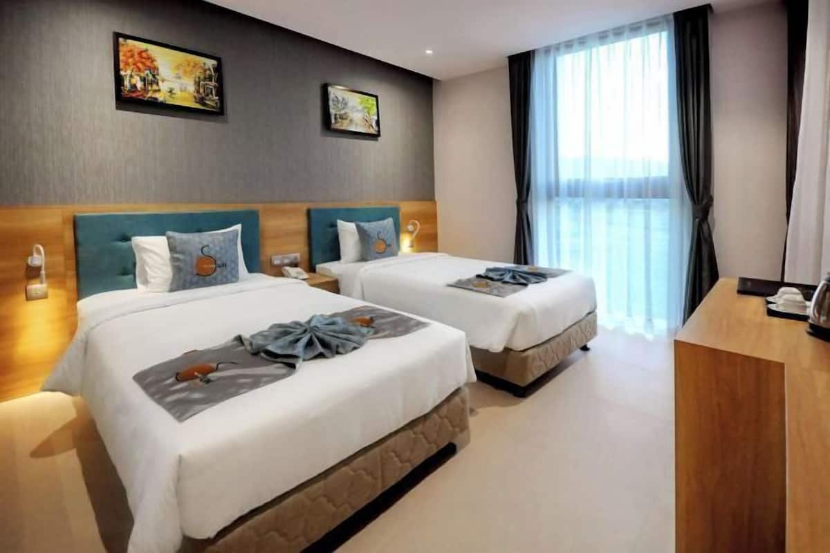 Minibar, in-room safe, desk, blackout curtains