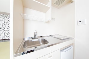 Apartment with Balcony | Private kitchen | Fridge, microwave, stovetop, electric kettle