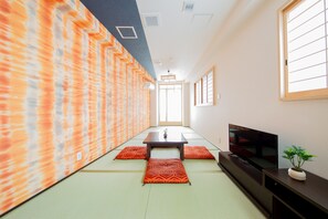 อพาร์ทเมนท์ | ห้องพักตกแต่งอย่างมีเอกลักษณ์, ตกแต่งพิเศษโดยเฉพาะ, โต๊ะทำงาน