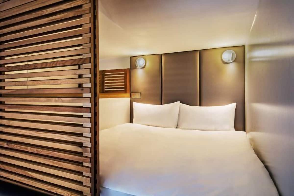 1 bedroom, down duvets, free WiFi, bed sheets
