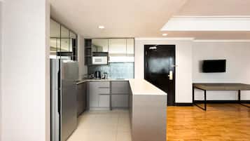 Grand Suite Connected | Private kitchenette | Mini-fridge, electric kettle