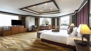 Executive Room | Hypo-allergenic bedding, in-room safe, blackout drapes, soundproofing