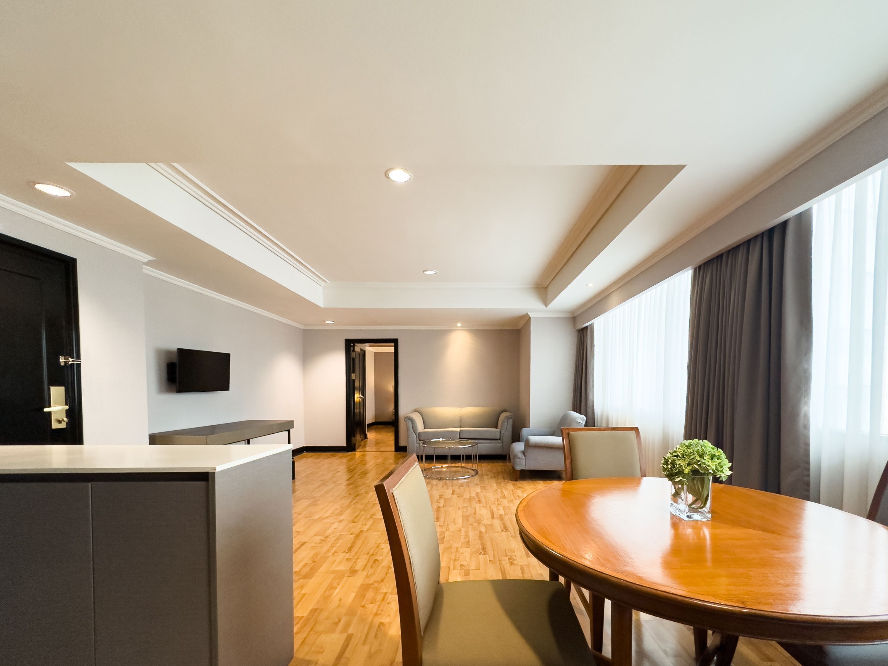 32-inch flat-screen tv with satellite channels