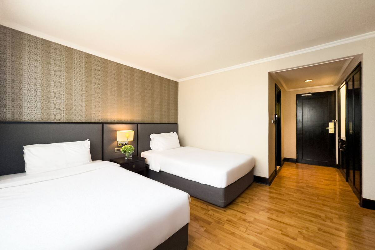 Ropa de cama hipoalergénica, caja fuerte, cortinas opacas