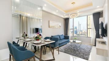 Departamento urbano, 2 habitaciones, vista al río | 3 habitaciones, ropa de cama de alta calidad y camas con efecto memoria