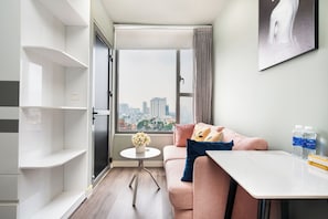 Design-Studiosuite, Stadtblick | Wohnbereich