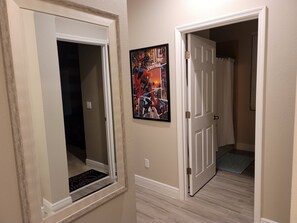 4 dormitoris, planxa i posts de planxar, wifi gratuïta i roba de llit