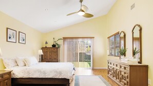 3 bedrooms, iron/ironing board, WiFi, bed sheets - Spacious private house (Lawndale)