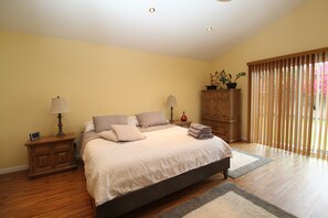 3 chambres, fer et planche à repasser, Wi-Fi, draps fournis