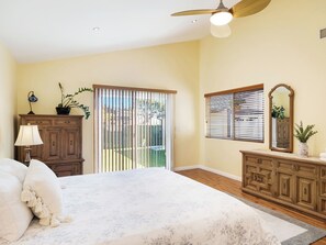 3 bedrooms, iron/ironing board, WiFi, bed sheets - Spacious private house (Lawndale)