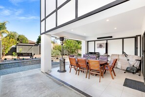 Outdoor dining - AGATHAS  AT  MARION  (Seacombe Gardens)