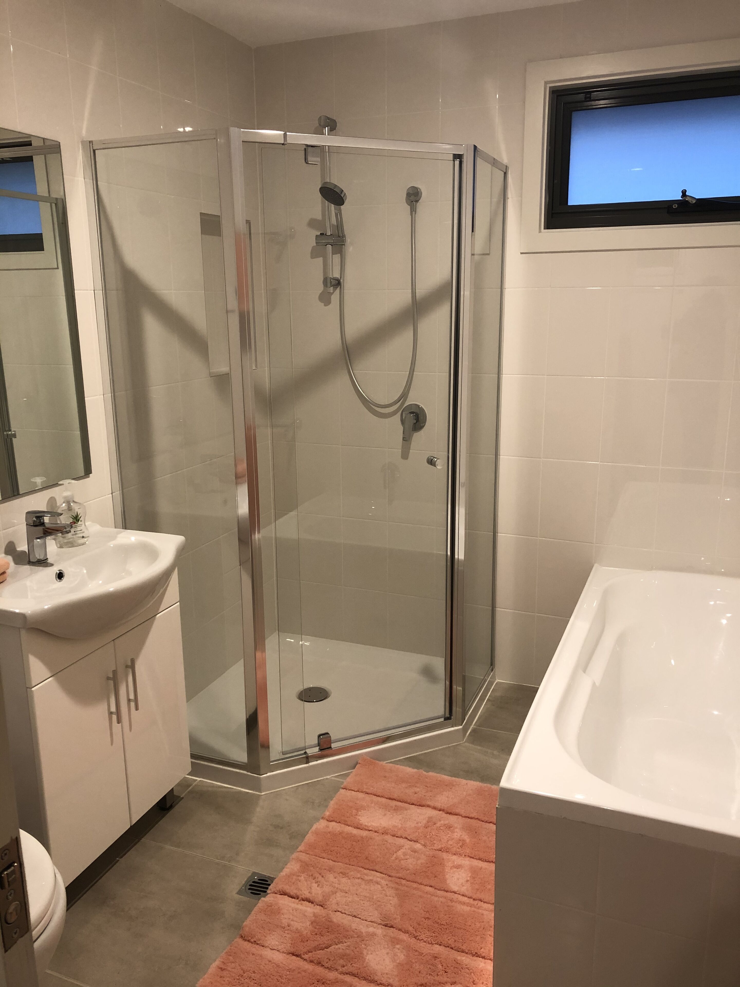 AGATHAS  AT  MARION \n4 Bedrooms 3 with Ensuites  & 4th Bedroom Main Bathroom — image 9