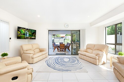 AGATHAS  AT  MARION 
4 Bedrooms 3 with Ensuites  & 4th Bedroom Main Bathroom