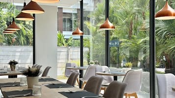 Breakfast, lunch, dinner served; local and international cuisine