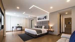A modern bedroom with a large bed, bedside tables, a desk, and a chair. - Canalis Suvarnabhumi Airport Hotel – Free Scheduled shuttle from Hotel to Suvarnabhumi Airport (Bangkok)