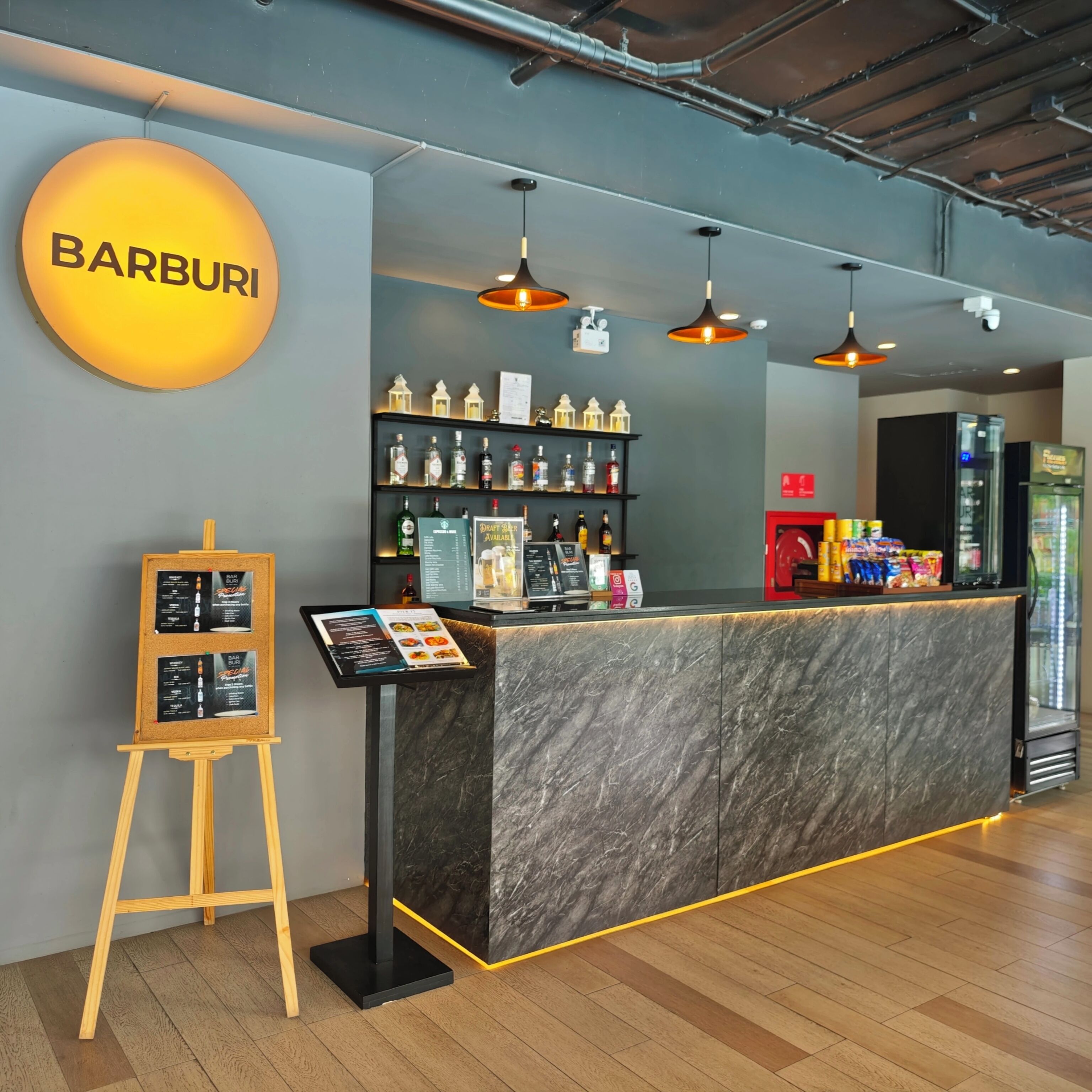 Bar en bord de piscine