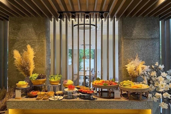 Daily buffet breakfast (THB 350 per person)