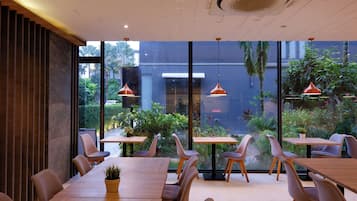 Breakfast, lunch, dinner served; local and international cuisine