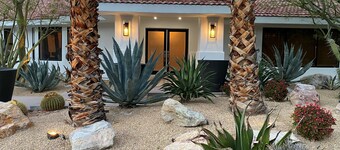 Luxury South Palm Springs 5-BR 4.5 Bath 4500sf Heated Pool 
Spa Near Golf Hiking