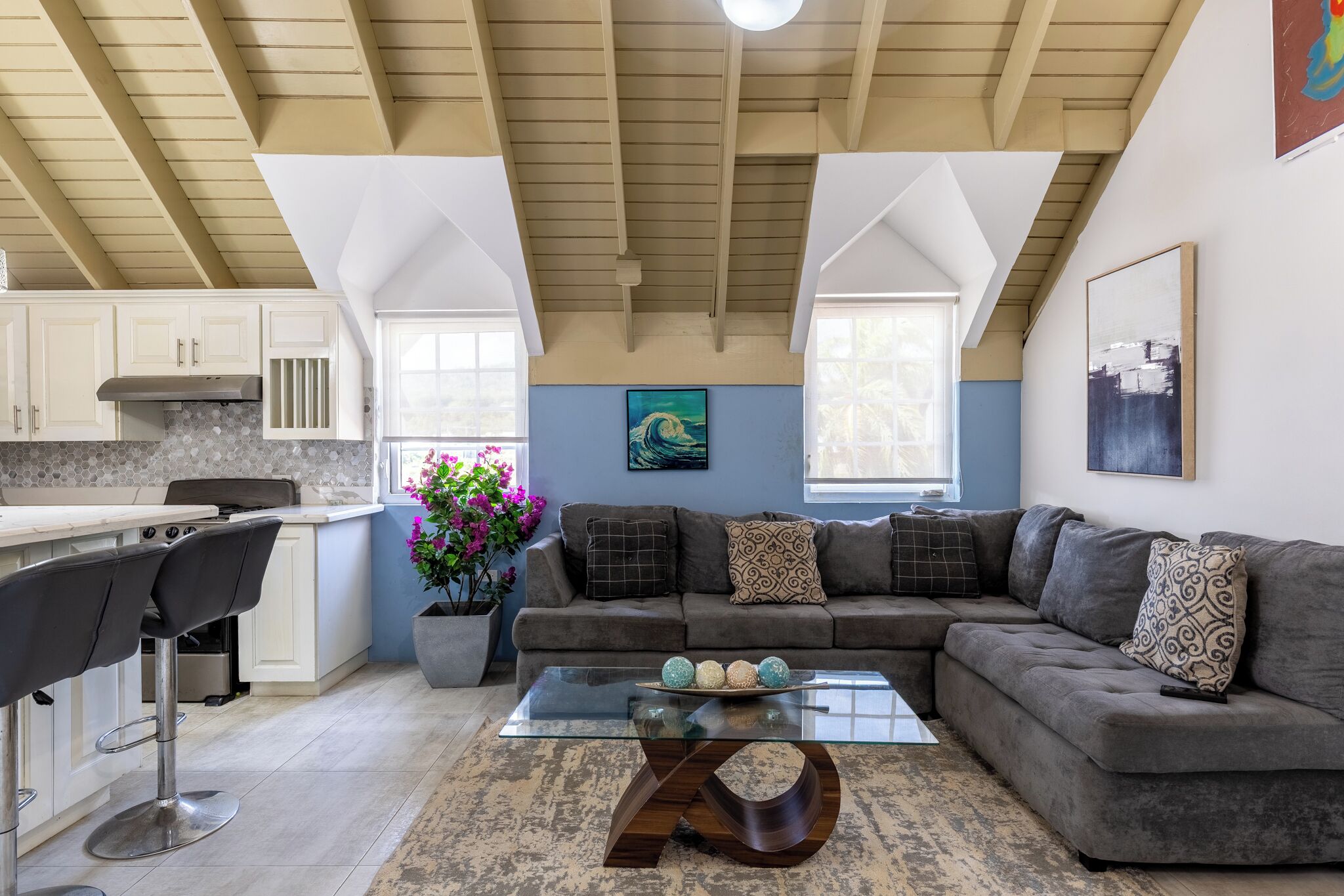 Luxury Apartment, Multiple Beds, Non Smoking, Beach View | Living area | 37-inch TV with digital channels, Netflix, streaming services