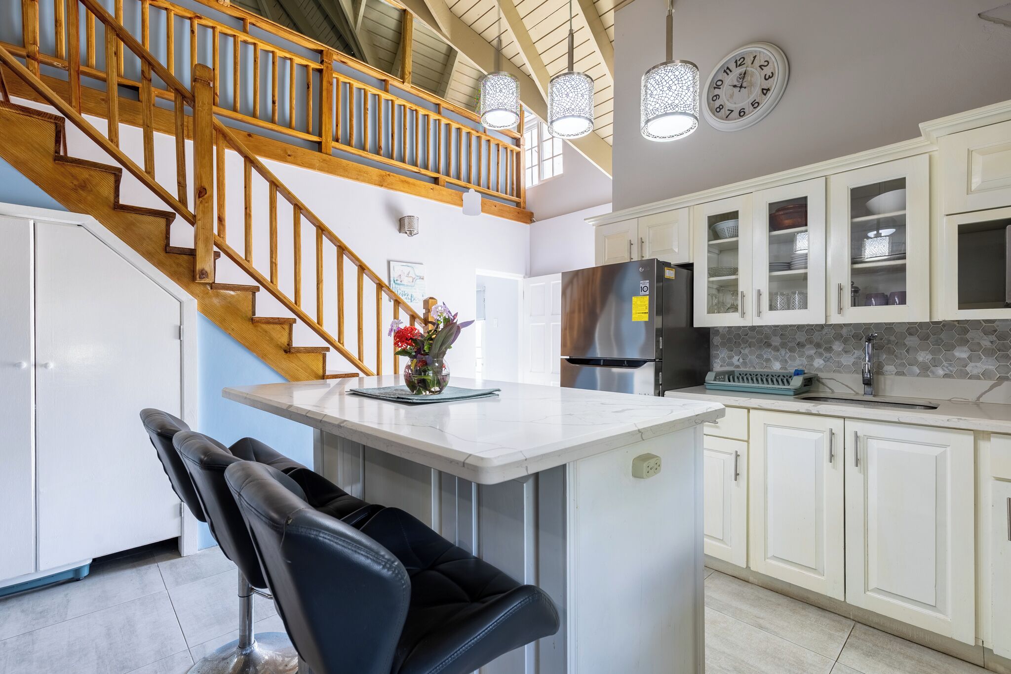 Luxury Apartment, Multiple Beds, Non Smoking, Beach View | Private kitchen | Microwave, dining tables