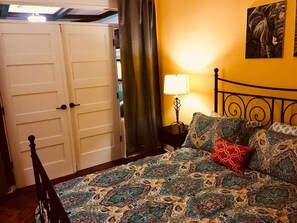 3 bedrooms, desk, iron/ironing board, travel cot