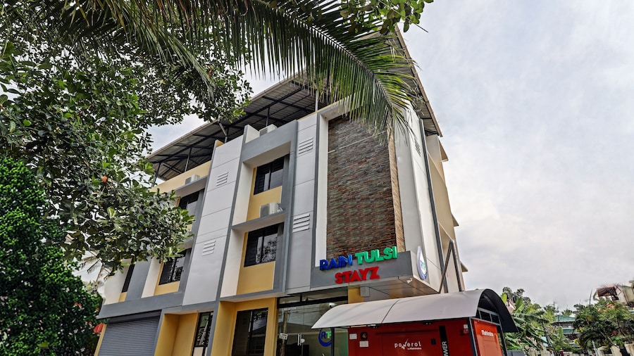 Itsy Hotels Rain Tulsi Stayz, Palarivattom Junction