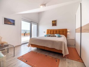 3 bedrooms, free WiFi - Holiday apartment with outdoor swimming pool and barbecue (Vodnjan)