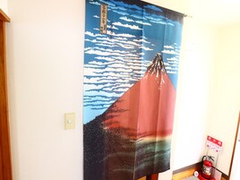 2 habitaciones, sistema de insonorización, wifi gratis y ropa de cama 