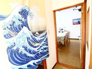 Deluxe-huoneisto (203) | Äänieristys, ilmainen Wi-Fi, vuodevaatteet