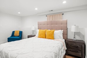 6 chambres, bureau, fer et planche à repasser, lit parapluie