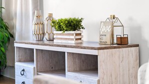 A wooden desk with a potted plant, decorative vases, and a sign saying "love above all things". - Stunning 6 BR Home * Chicago * Centrally Located (Chicago)