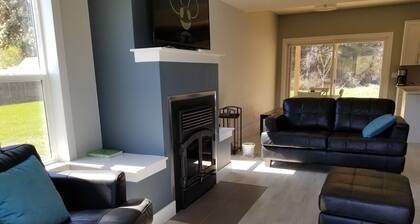 Beautiful Home in the Okanagan, walk to Okanagan lake, Provincial Parks.