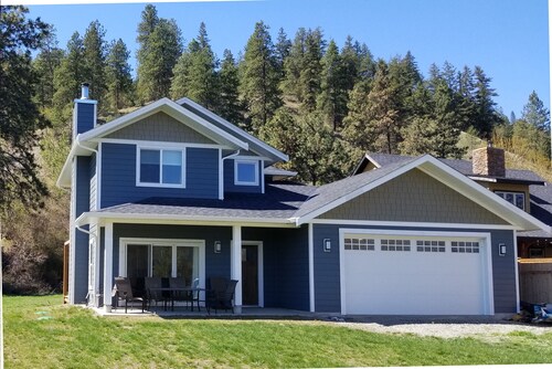Beautiful Home in the Okanagan, walk to Okanagan lake, Provincial Parks.