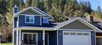 Beautiful Home in the Okanagan, walk to Okanagan lake, Provincial Parks.