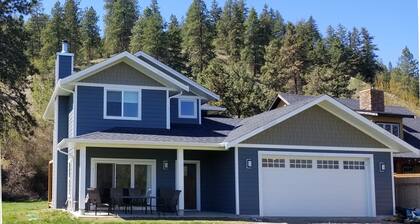 Beautiful Home in the Okanagan, walk to Okanagan lake, Provincial Parks.